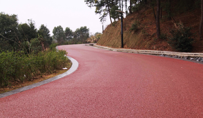 Novo selante asfáltico colorido pode revolucionar a sinalização de vias