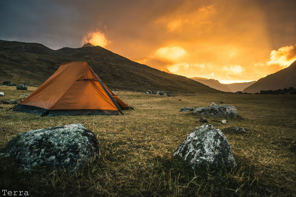 Por do sol no camping Huayhuash.